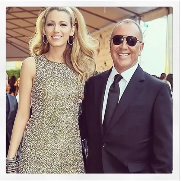 Blake Lively en la alfombra roja de los Premios CFDA con Michael Kors.