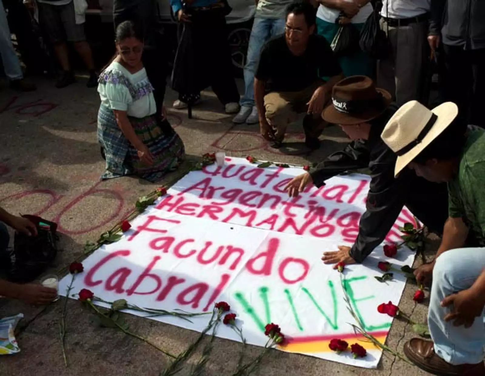 Grabó sus primeros discos con el nombre de El Indio Gasparino, aunque este material no tuvo repercusión.