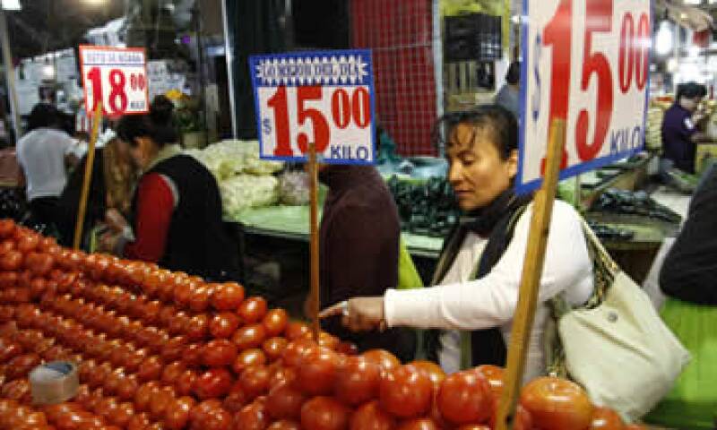 La inflación subyacente, la que vigila Banxico para sus decisiones de política monetaria, aceleró a 2.40%. (Foto: Cuartoscuro )