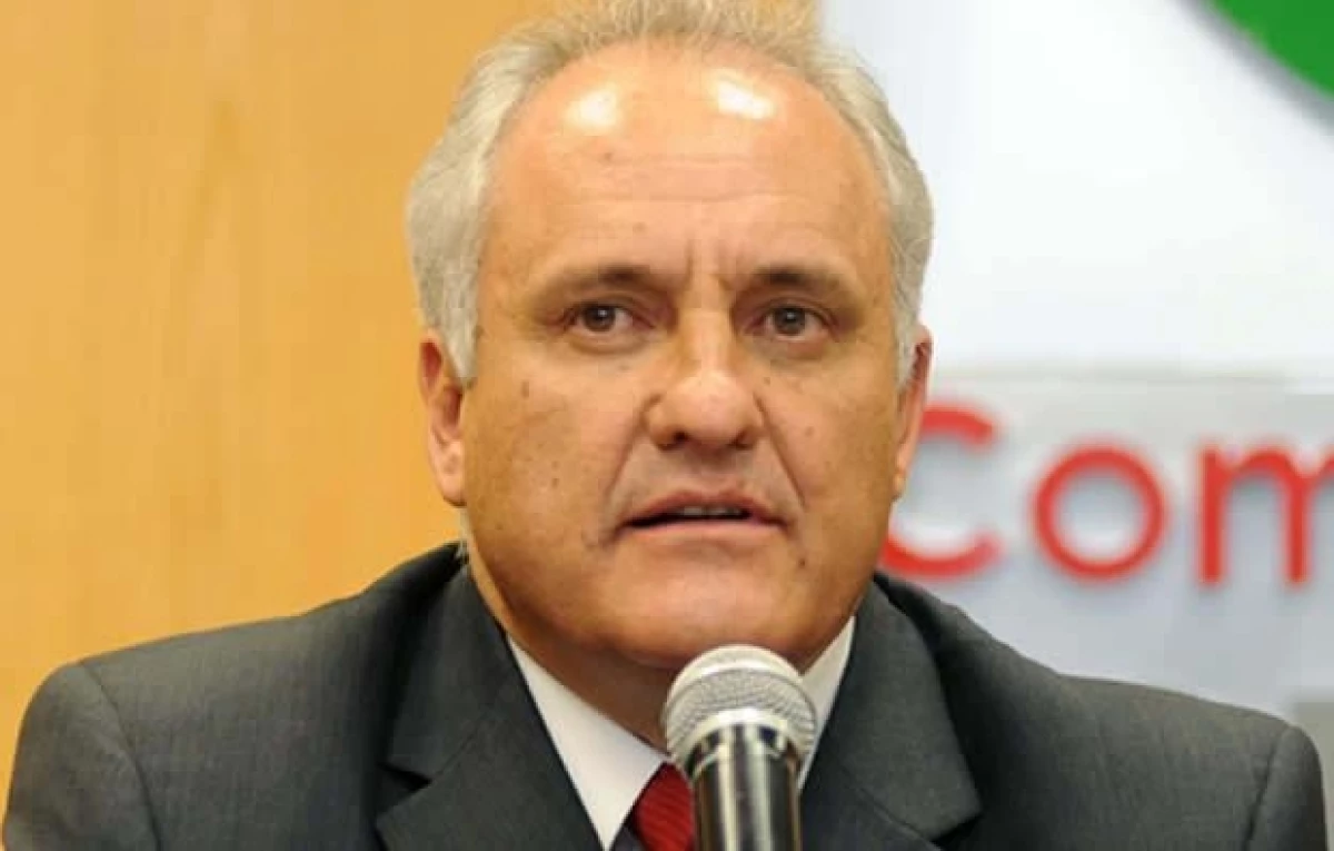 El secretario de Gobernación, Miguel Ángel Osorio Chong, confirmó el deceso del político, así como de otras personas, al caer un helicóptero en el estado de San Luis Potosí.