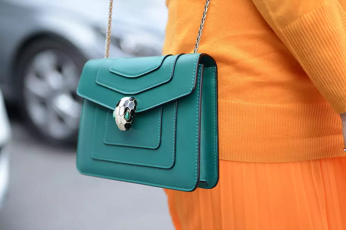 foto del bolso iconico de Bulgari llamado Serpenti Forever Top Handle