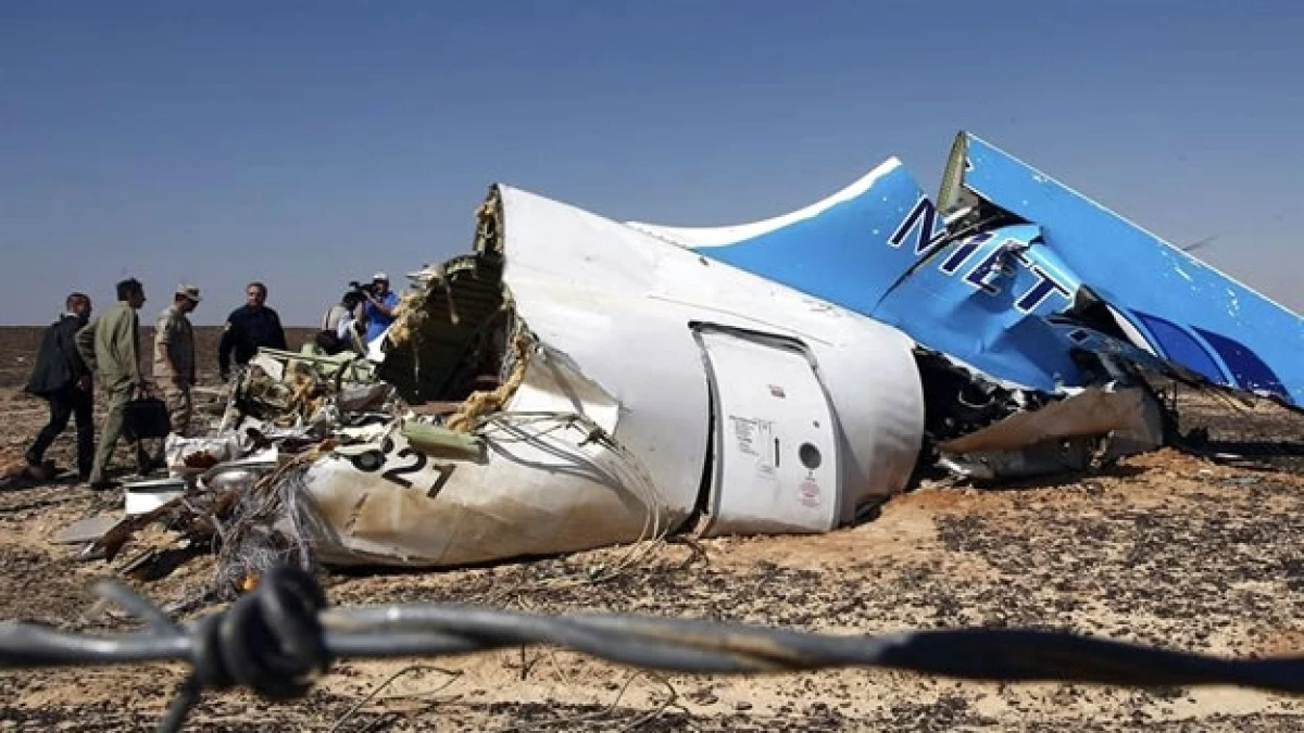 Pasrtes dela vión ruso que se estrelló en Egipto