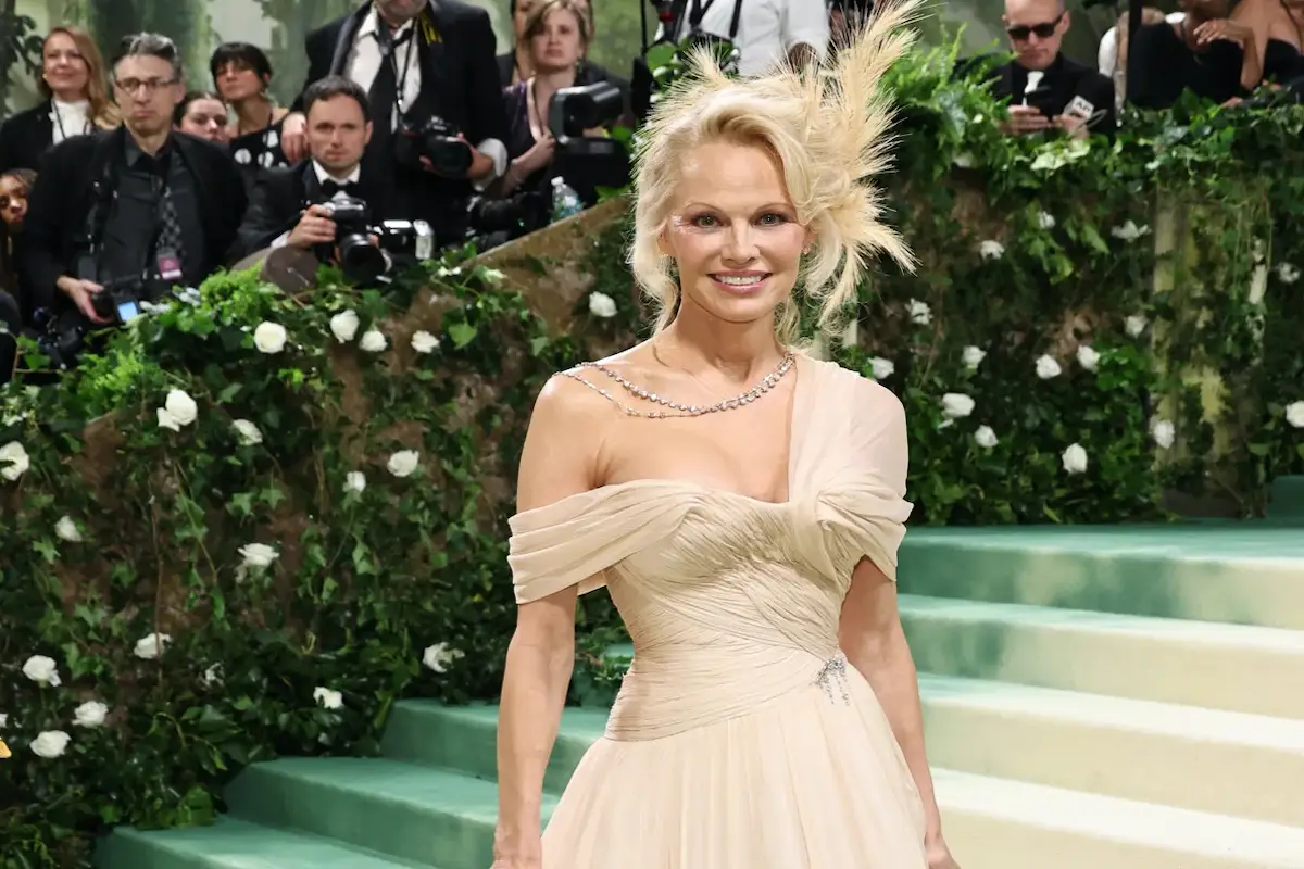 Pamela Anderson_1.jpg