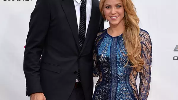 Shakira vive en España junto a Piqué y sus hijos Milan y Sasha.