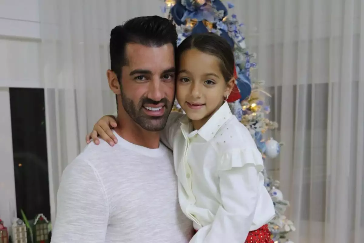 Toni Costa y su hija Alaïa