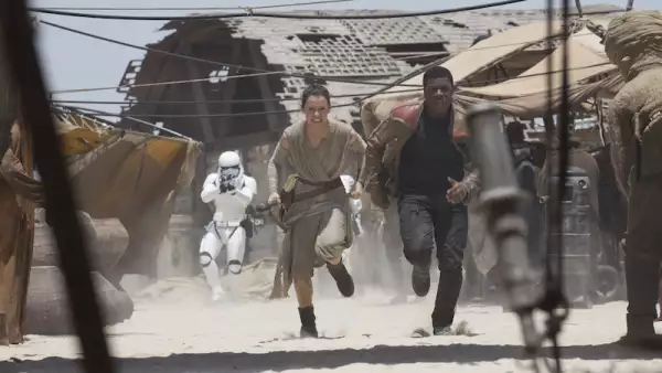 Las especulaciones sobre quiénes son los padres del nuevo personaje principal de Star Wars no han parado desde 'El Despertar de la Fuerza'.