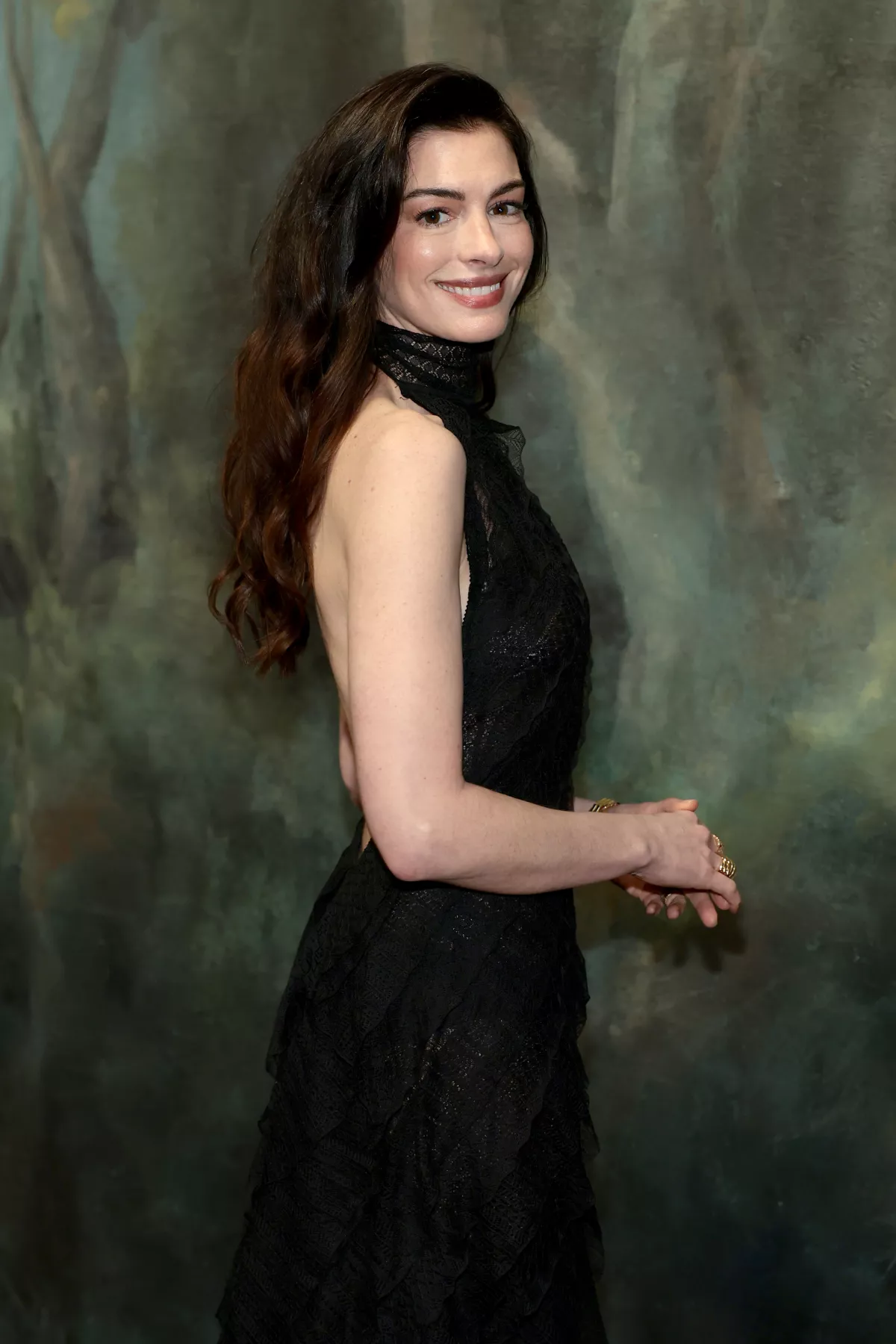 Anne-Hathaway
