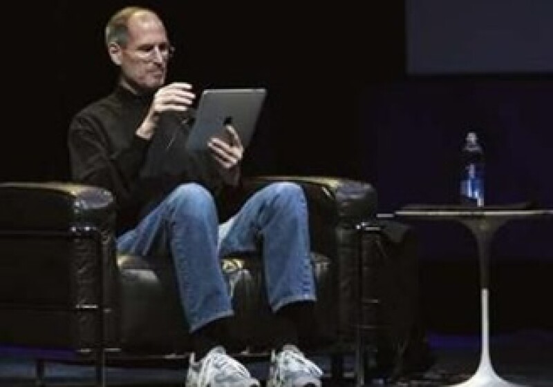 El CEO de Apple dijo que el iPad será mejor que los teléfonos y las computadoras portátiles actuales para ver videos, disfrutar videojuegos y leer libros electrónicos. (Foto: Reuters)