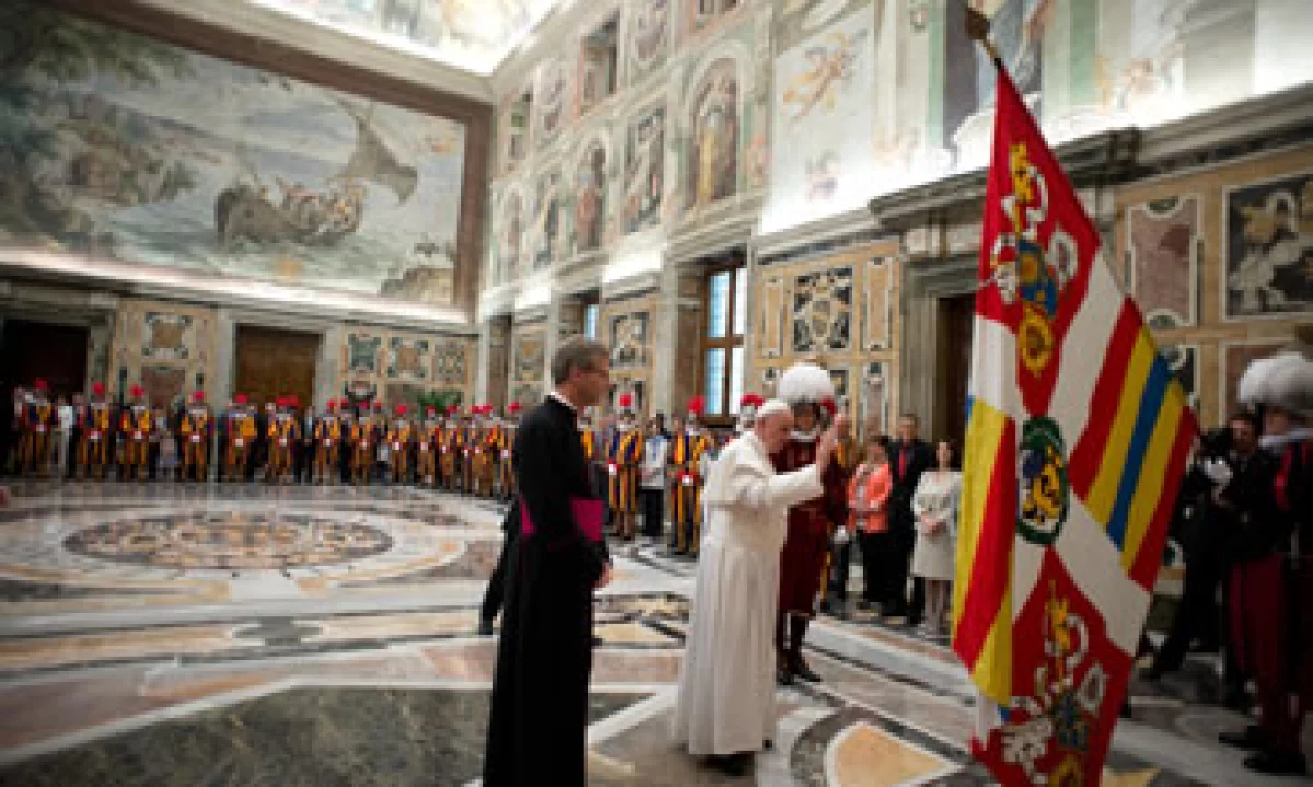 El Vaticano estaba limitado en su capacidad para compartir información financiera con otros países, según Moneyval. (Foto: AP)