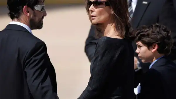 La tres veces nominada al Emmy y coestrella de Los ángeles de Charly, Kate Jackson, asistió al funeral de quien fuera un ícono de la cultura pop.