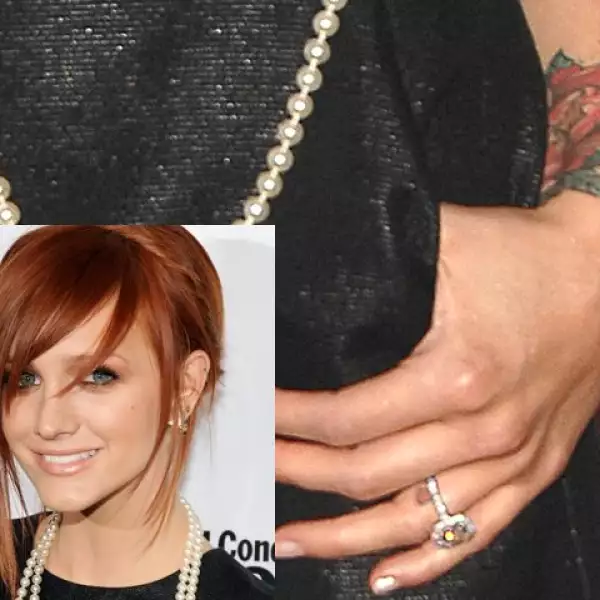 Pete Wentz le dio a Ashlee Simpson un anillo de compromiso de cuatro quilates.