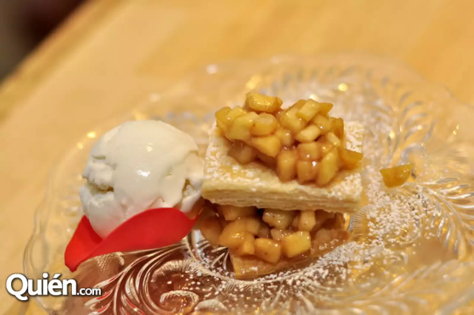 Manzana. Créme Brulée por Fernanda Lobeira