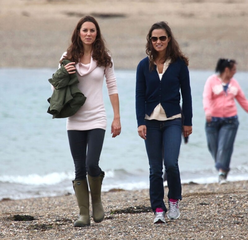 Kate y Pippa dieron un paseo durante un descanso de fin de semana.