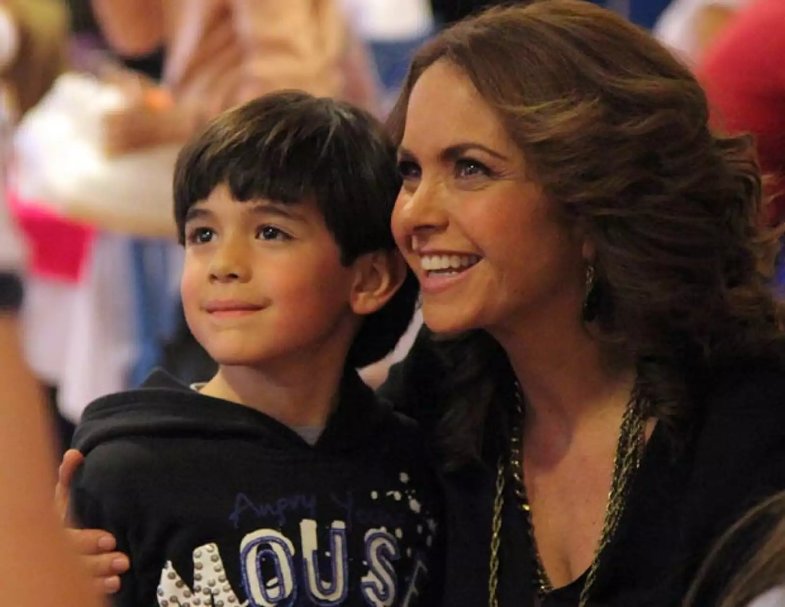 La Novia de América se mostró muy amable con sus admiradores. ¡Hasta se dejó fotografiar con ellos!