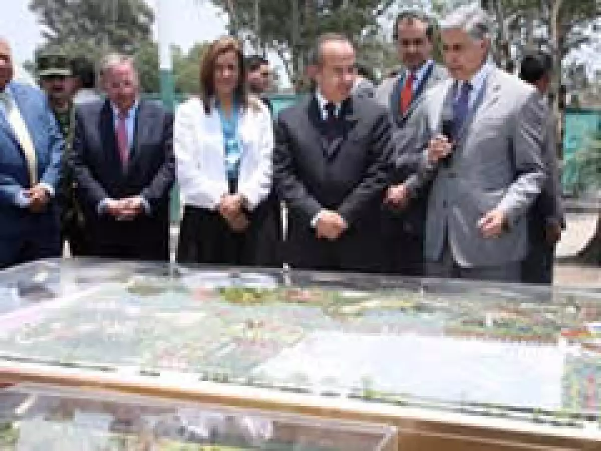 El parque estará sobre los terrenos de la Ex Refinería de Azcapotzalco. (Foto: Cortesía Presidencia)