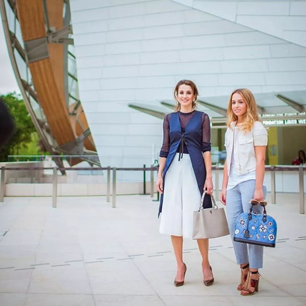 Después de la conferencia, Rania e Imán fueron a la Funadción de Louis Vuitton.