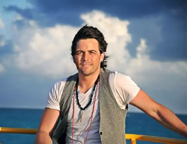 El cantante mexicano compartió su gusto por los temas del intérprete español.