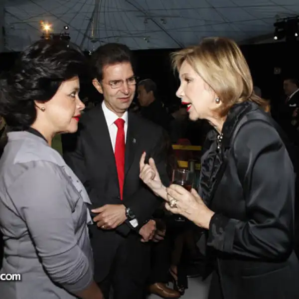 Sara y Raúl Baillères con Guadalupe Loaeza