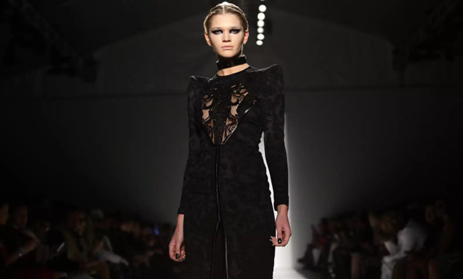 Los estilos clásicos dominaron la Fashion Week de Nueva York. De la colección de Falguni y Shane Peacock.