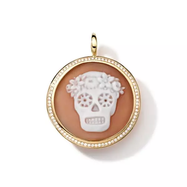 La interpretación moderna del camafeo de la abuelita a cargo de Ippolita.