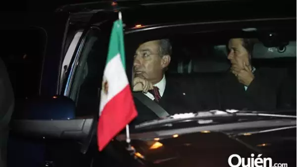 El velorio de la familia Saba se efectuó este lunes, el último adiós del empresario Moisés Saba estuvo engalanado de importantes personajes. En la foto, el presidente Felipe Calderón y su esposa.