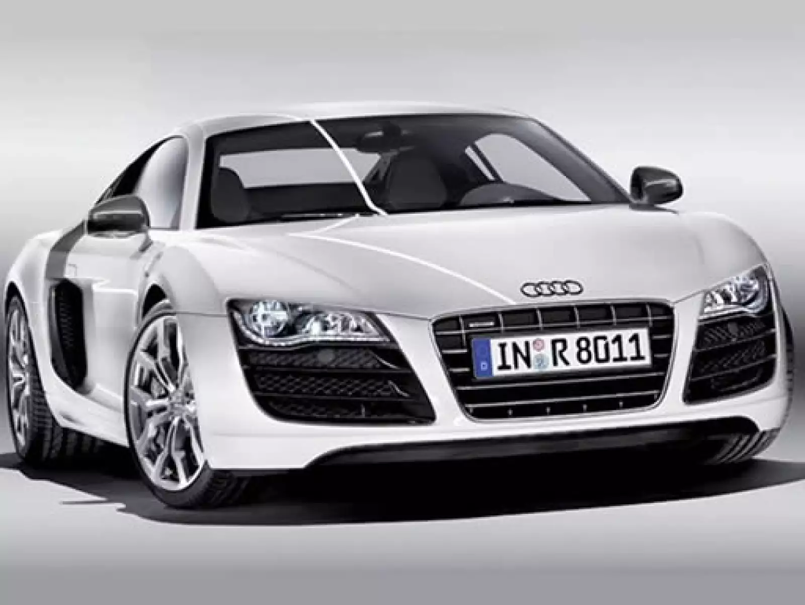 El modelo llegará con un motor V10 de 5.2 litros que alcanzará los 525 caballos de potencia y una velocidad máxima 316 km/hr.