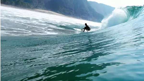 Además del polo, en Careyes el surfing es otro de los deportes más practicados.