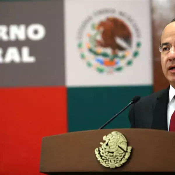 El primer mandatario presentó un decálogo de reformas políticas y electorales; entre las más polémicas están la reelección legislativa, candidaturas independientes y reducir el número de integrantes de ambas Cámaras.