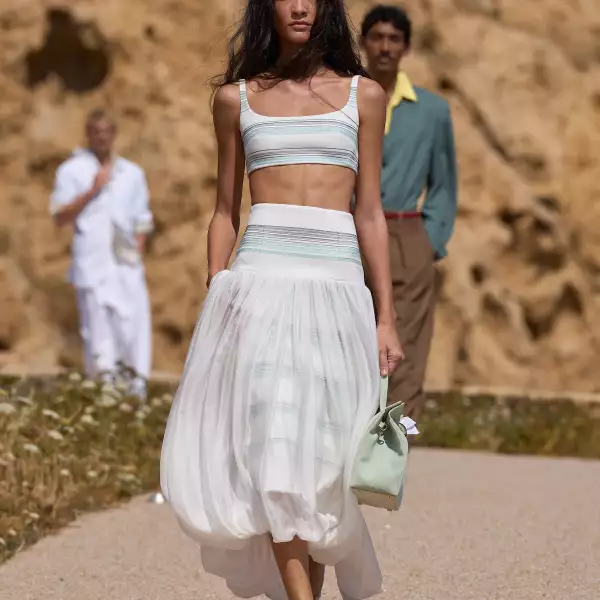 Jacquemus PO S27 017.jpg