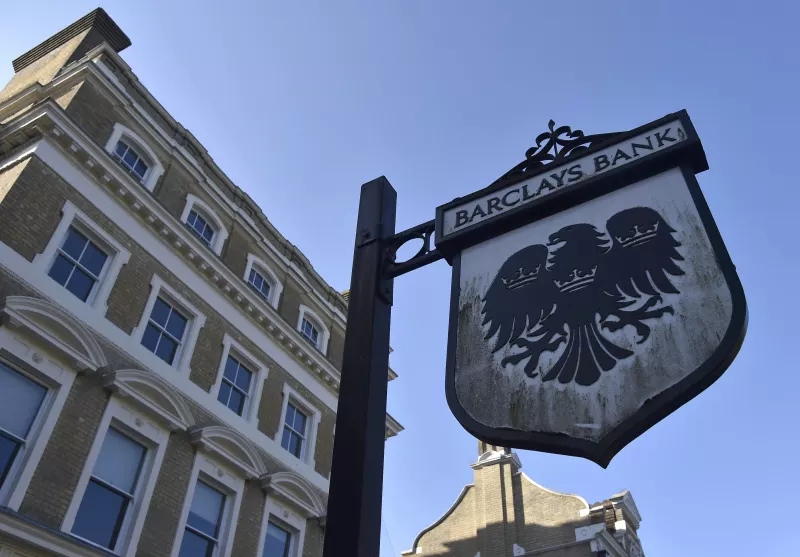 Barclays reportó un desplome en sus ganancias en los tres primeros meses del año.