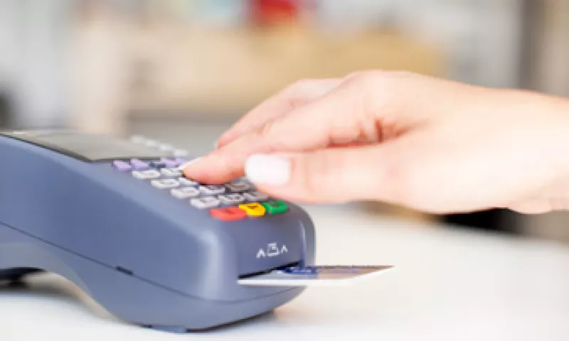 Para los trabajadores, el problema será que ahora deberán comprar en tiendas con el sistema de cobro adecuado. (Foto: Getty Images)