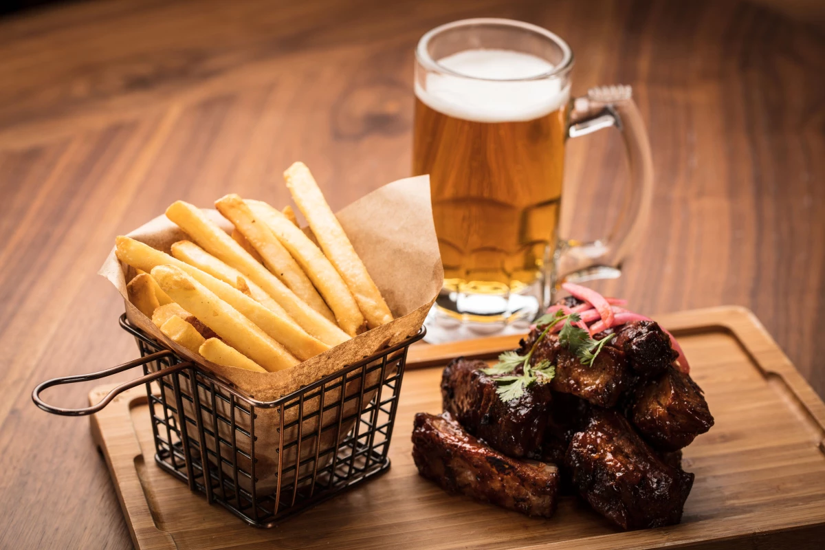 Costillas BBQ con papas trufadas