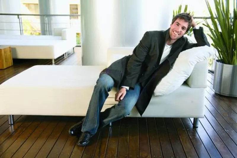 El mexicano y el actor Wes Bentley pelearán por el amor de la actriz mexicana en el filme "Luna Escondida" que dirige José Bojórquez y en la que también participa Linda Gray.