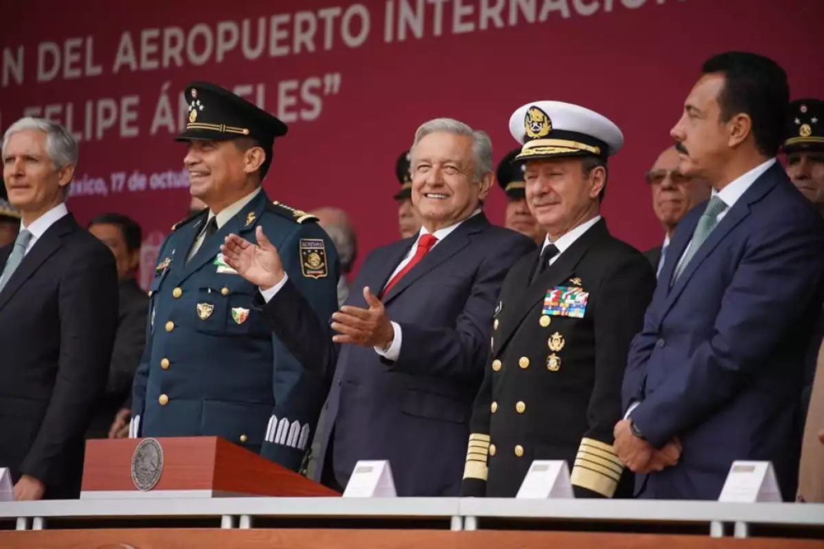 Amlo banderazo Santa Lucía