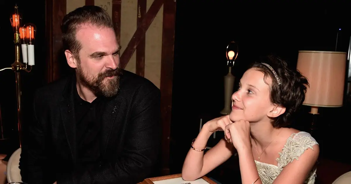 david-harbour-millie-bobby-brown.jpg