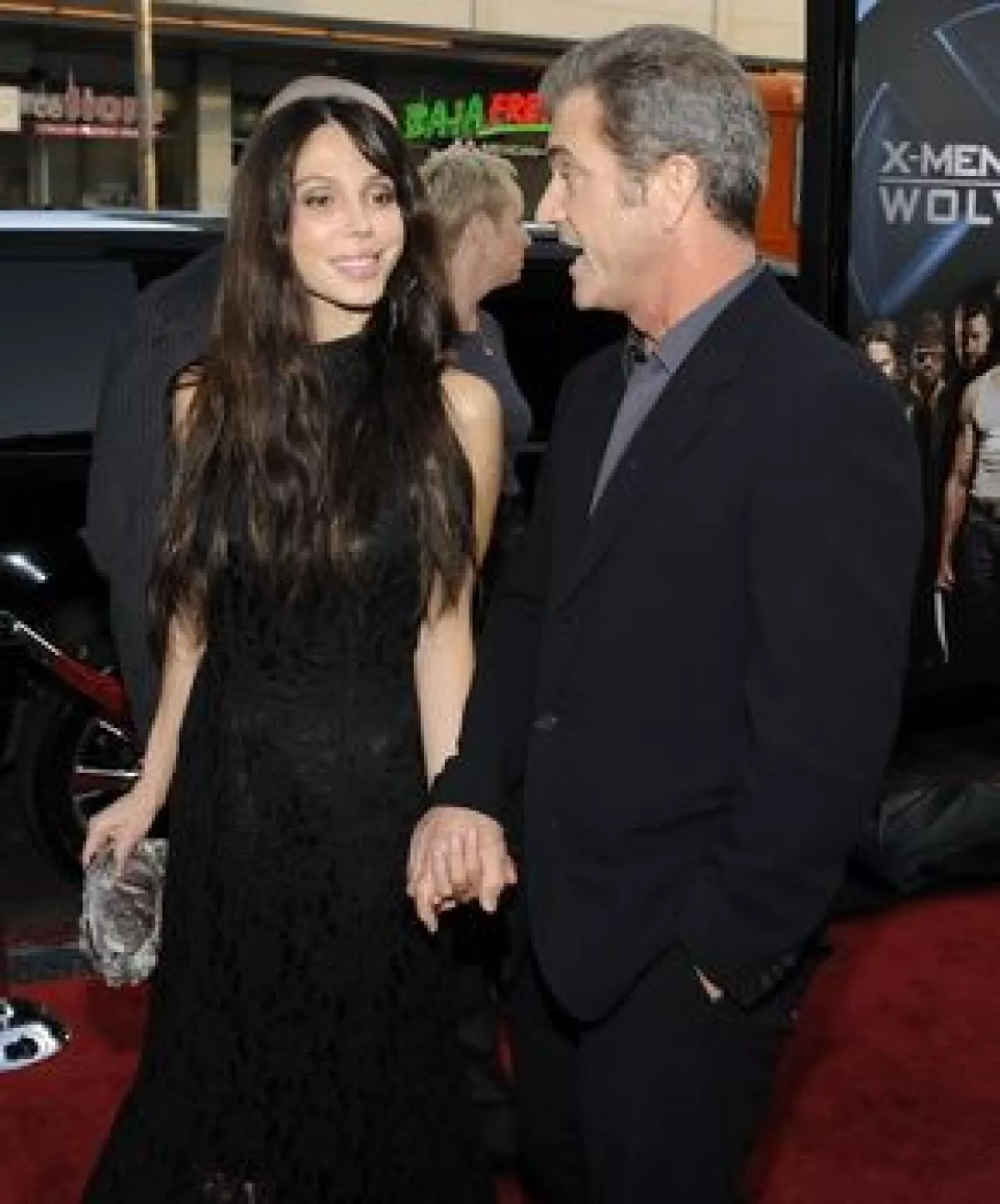El actor asistió a la première de `X-Men Orígenes: Wolverine´ en Los Ángeles tomado de la mano de su actual pareja, la cantante y actriz rusa Oksana Grigorieva.