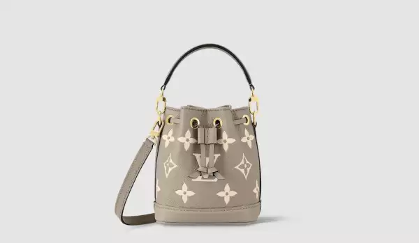 bolsa color gris de Louis Vuitton.