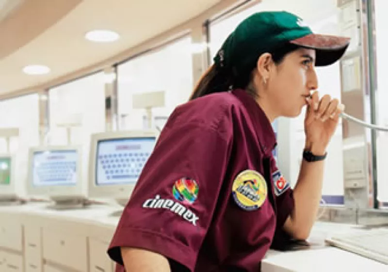 Ante el deteriorado estado de la economía muchas personas prefirieron disminuir su afluencia al cine en 2009. (Foto: Archivo)