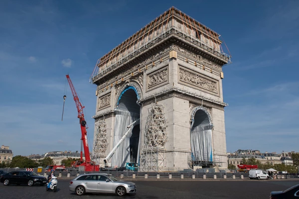 Foto: Shutterstock, L'Arc de Triomphe, Wrapped por Christo y Jeanne-Claude