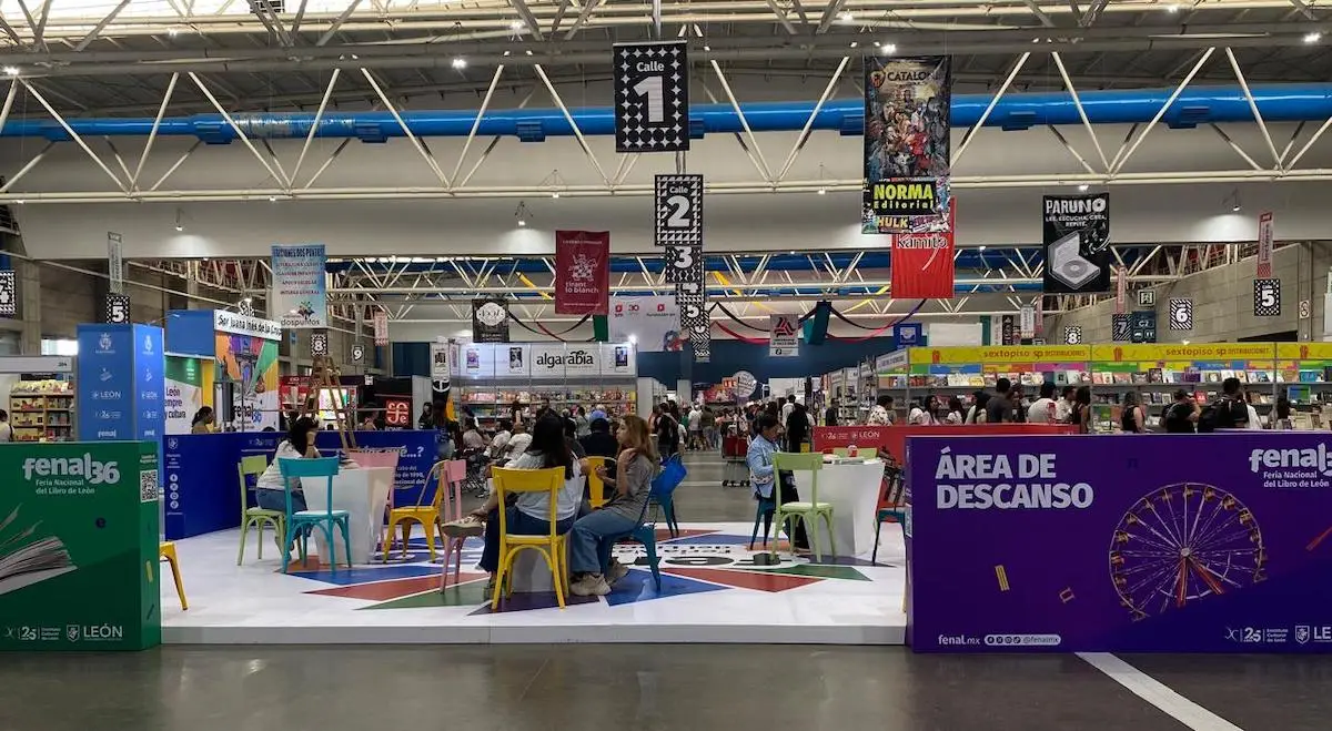 Foto panorámica de la sala de exposiciones de la Fenal 2025. 