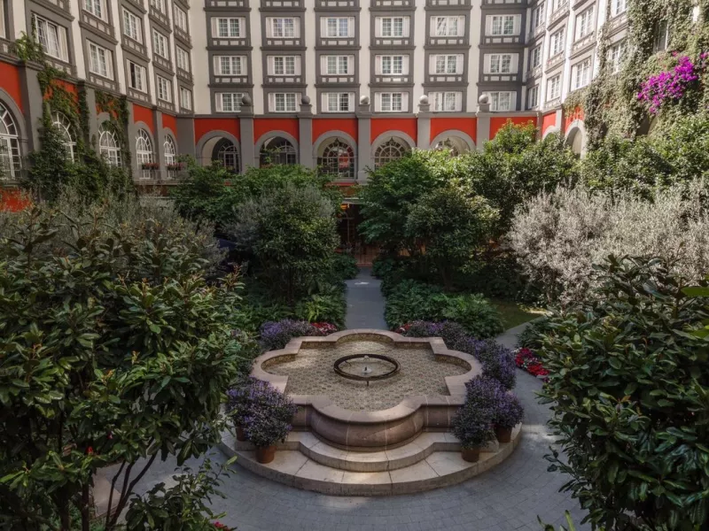 foto del patio central del hotel four seasons mexico city