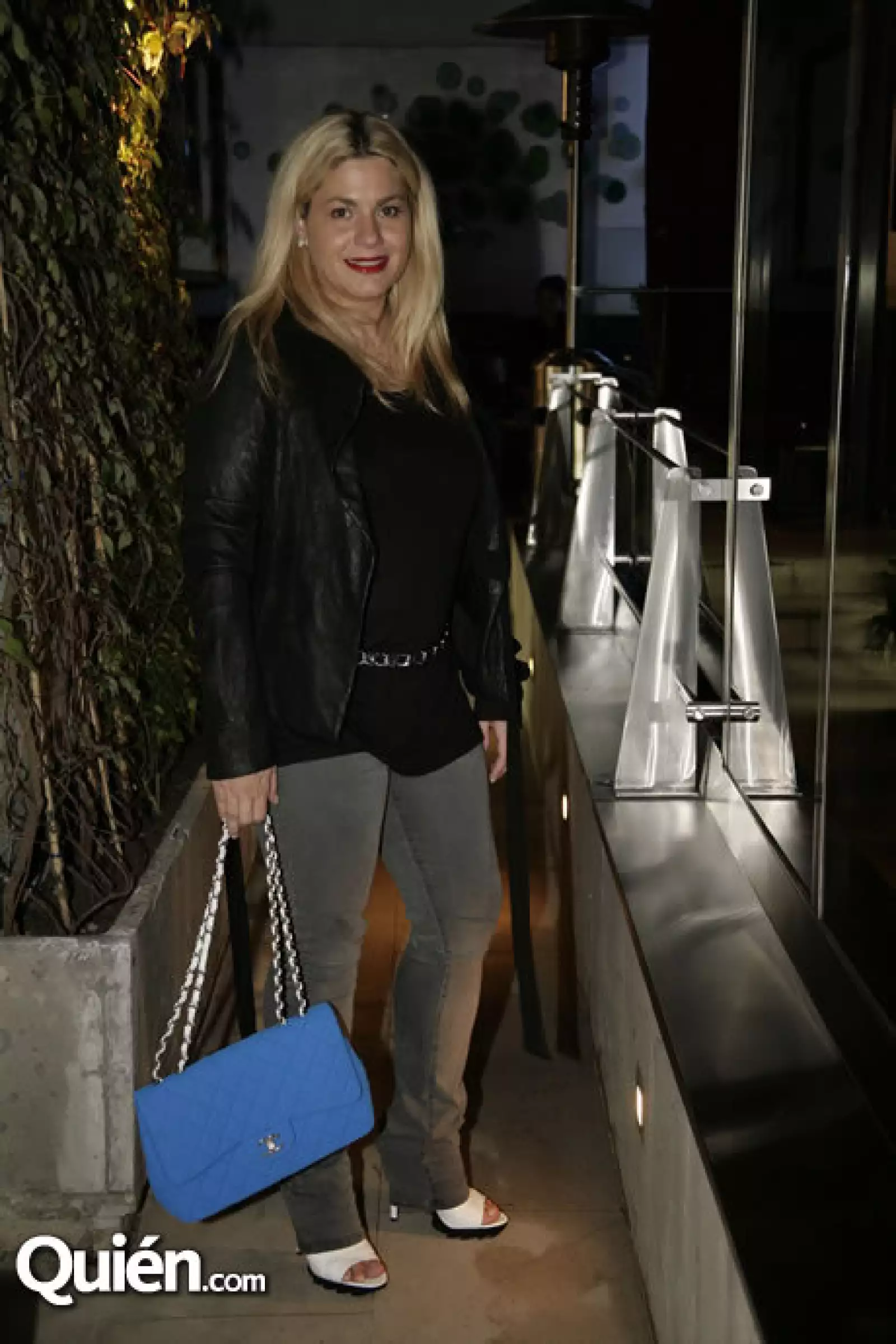 La clásica 2.55 de Chanel en color azul rey.