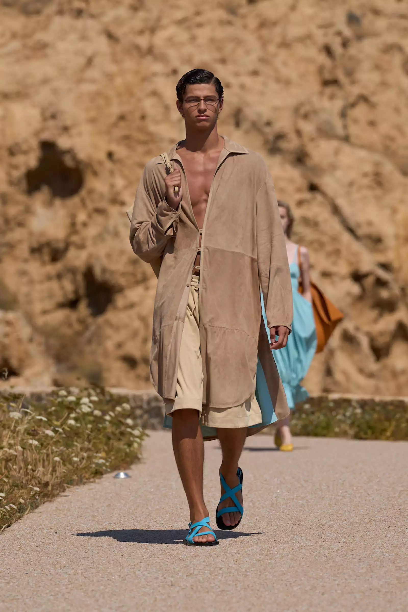 Jacquemus PO S27 004.jpg