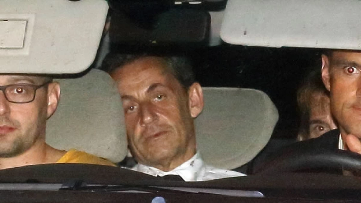 El expresidente de Francia Nicolas Sarkozy es trasladado por agentes policíacos a declarar por presunta corrupción