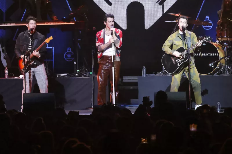 Hot 99.5's iHeartRadio Jingle Ball 2021