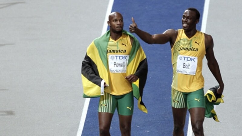 Usain Bolt y Asafa Powell tras una carrera