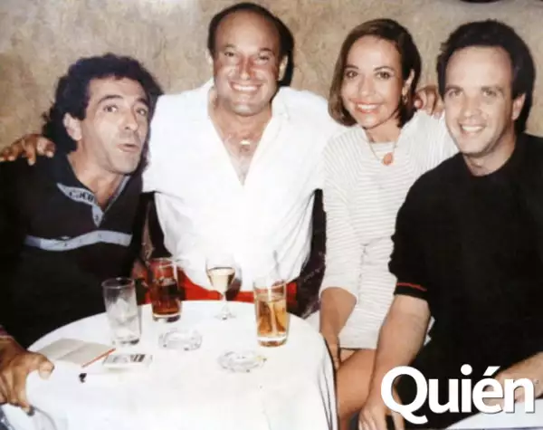 Césarman con un grupo de amigos.