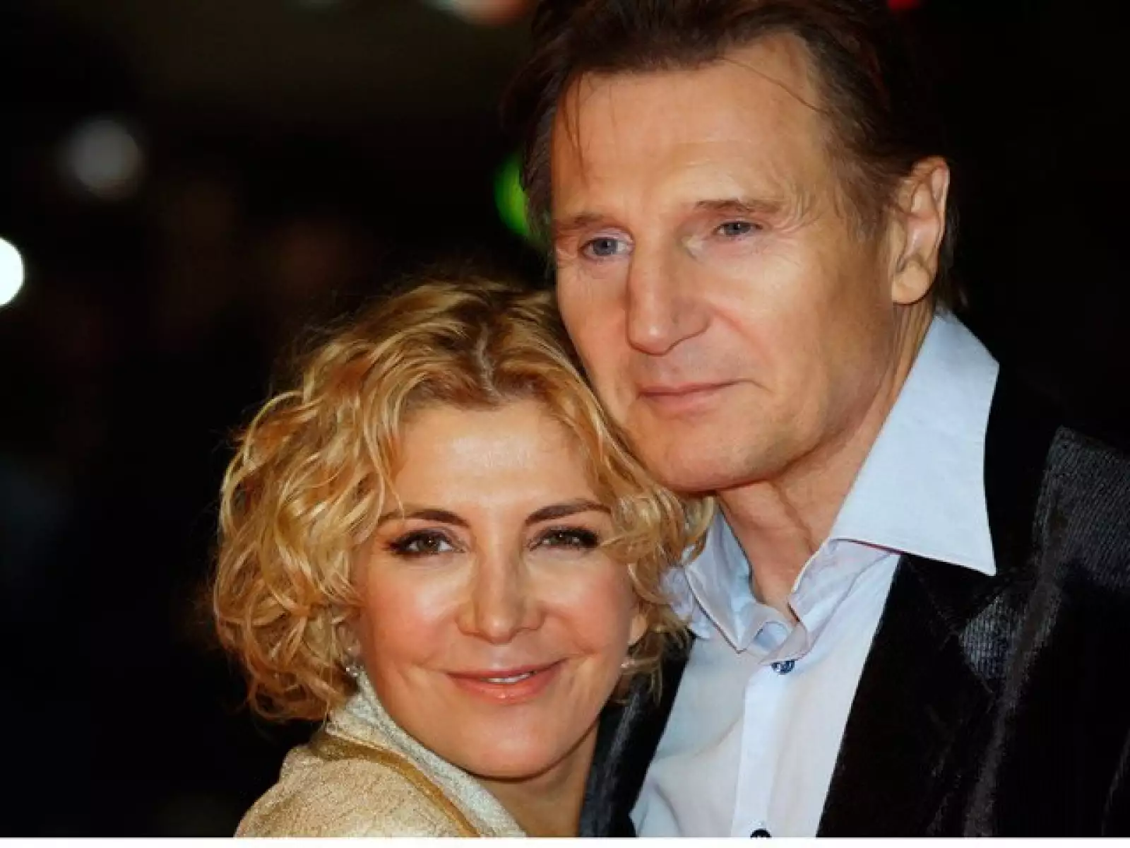 El 18 de marzo, la actriz Natasha Richardson, esposa de Liam Nelson, murió en Nueva York tras haber sufrido un accidente y golpearse la cabeza en una pista de esquí en Mont-Tremblant, Quebec, Canadá.