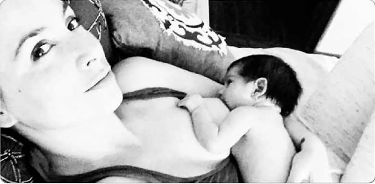 La conductora comparte momentos íntimos en su papel de mamá.