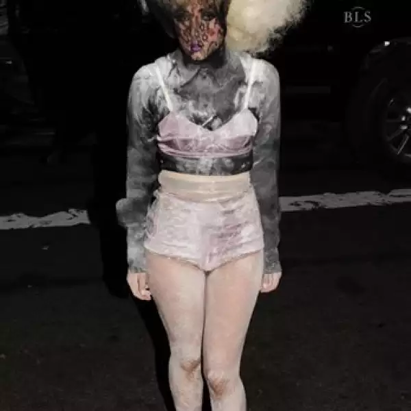 Lady Gaga ha dado mucho de qué hablar últimamente pero nada le ha favorecido su look. Aquí la vemos en una de su más reciente aparición en los ACE Awards.